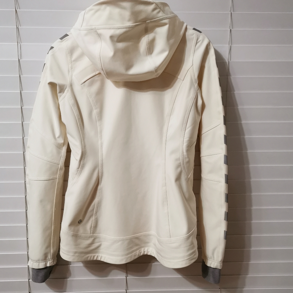 Lululemon Feelin’ Frosty Softshell Jacket - Picture 6 of 13